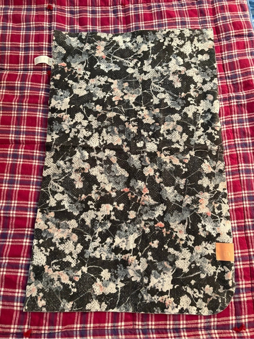 Small lululemon yoga towel